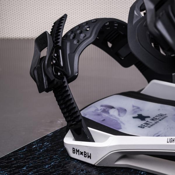 BENT METAL W LIGHTNING SUPERMATIC WHITE 25_26 -  04-12-2025/1764877873175526248812.jpg