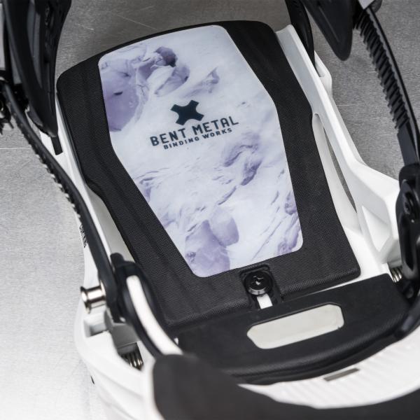 BENT METAL W LIGHTNING SUPERMATIC WHITE 25_26 -  04-12-2025/1764877874175526249116.jpg